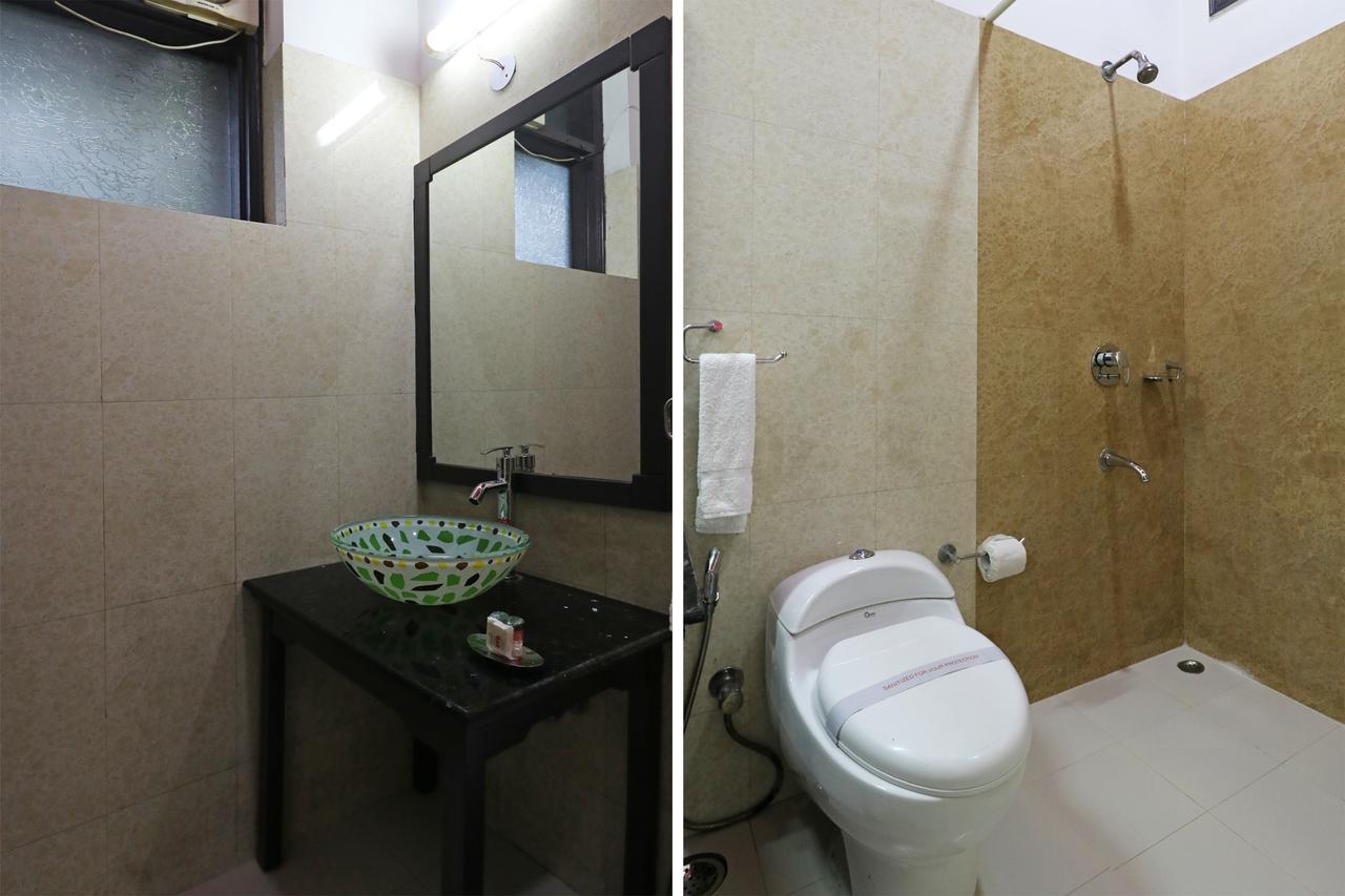 Hotel Chalet Ню Делхи Екстериор снимка