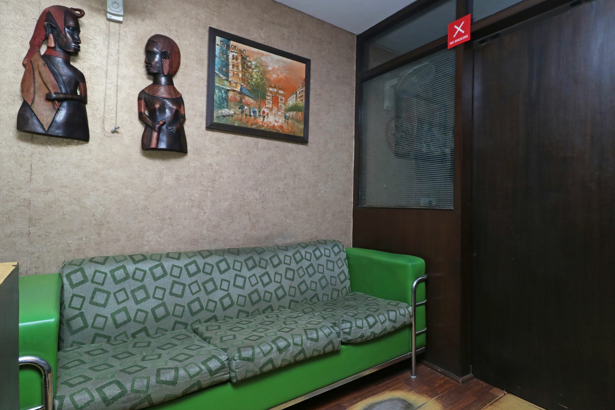 Hotel Chalet Ню Делхи Екстериор снимка