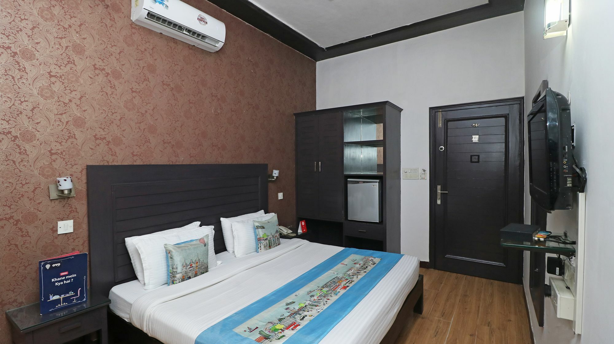 Hotel Chalet Ню Делхи Екстериор снимка