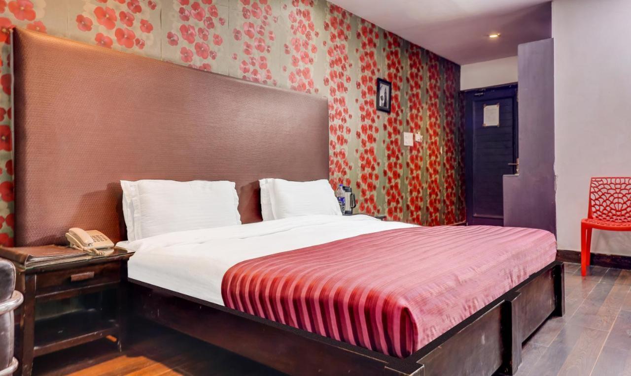 Hotel Chalet Ню Делхи Екстериор снимка